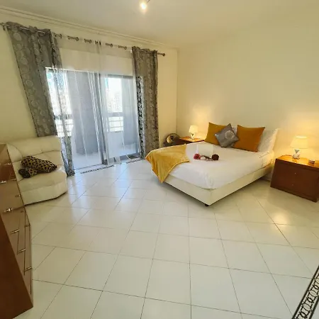 Carmix - Silhueta Citadina Apartman